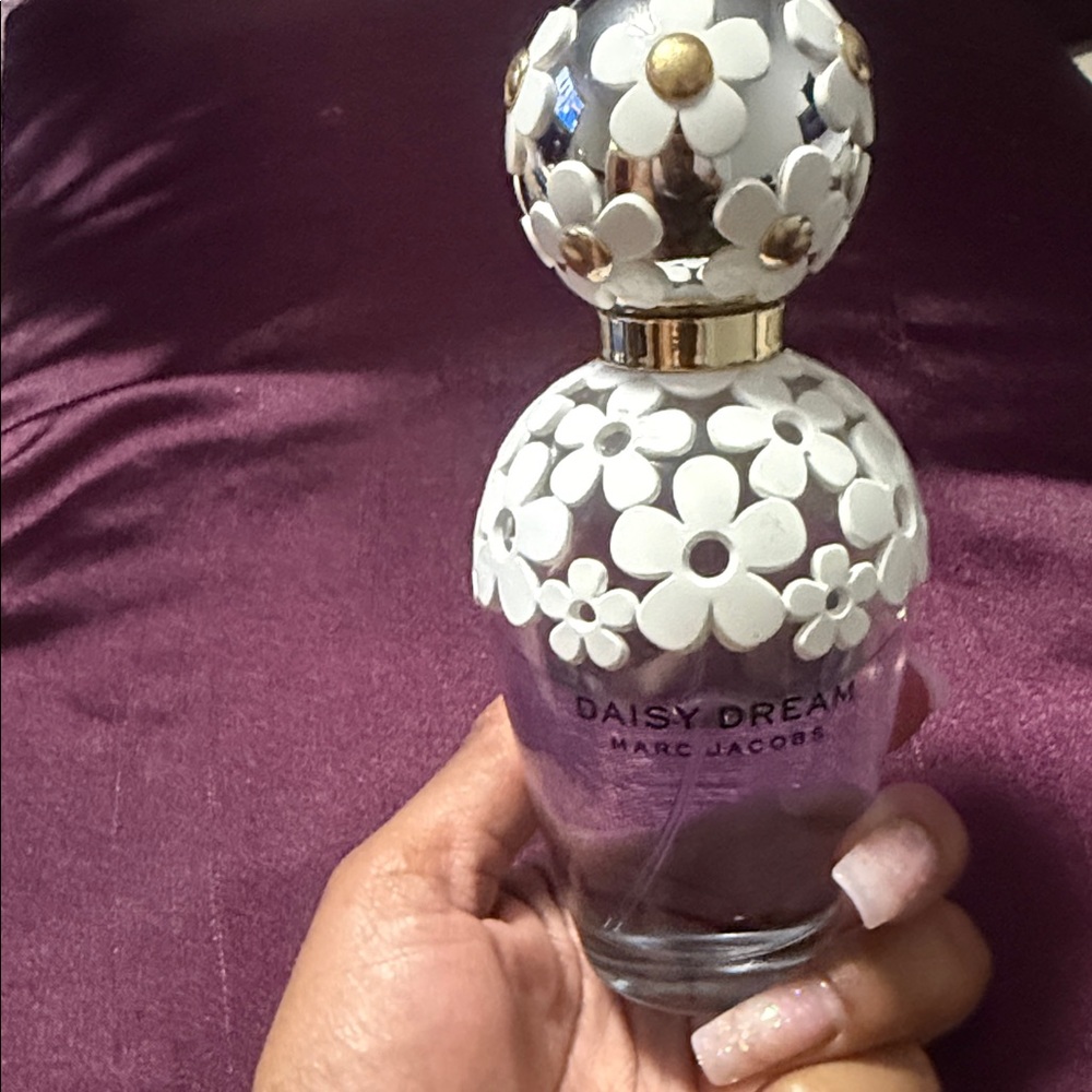 Marc Jacobs Daisy Dream Eau de Toilette - White and Gold Floral…half bottle